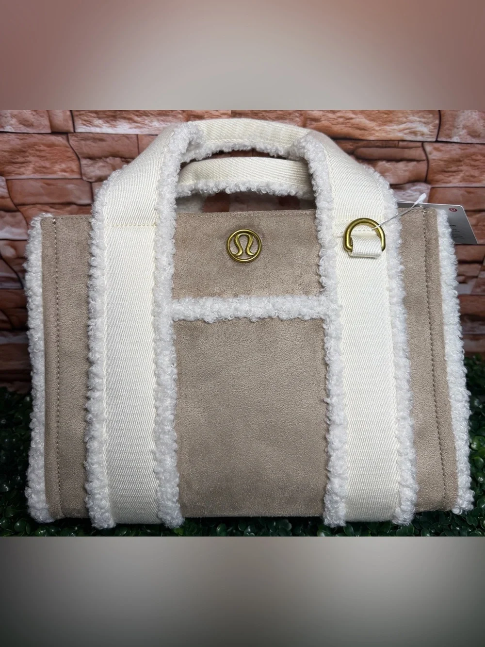 LULULEMON BOXY TOTE MINI 4.5 L * FAUX SHEARLING TRIMS